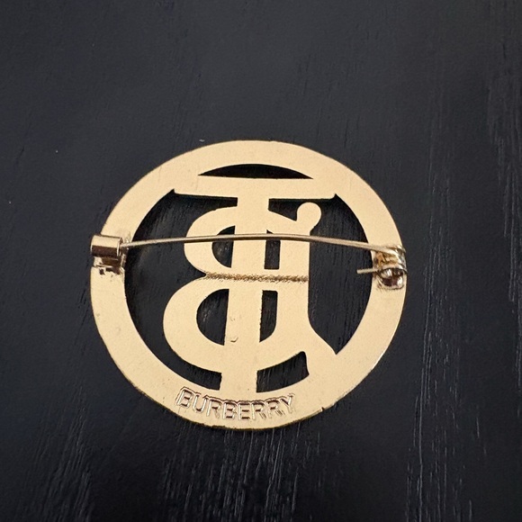 New Burberry Gold tone Brooch no box - Picture 3 of 4